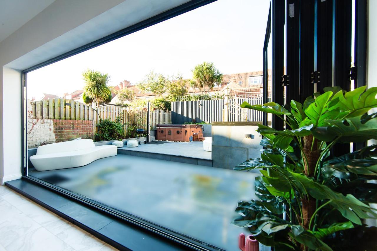 Rounton Villa By Maison Parfaite - Hot Tub - Sea Views - Parking Robin Hood's Bay Exteriör bild